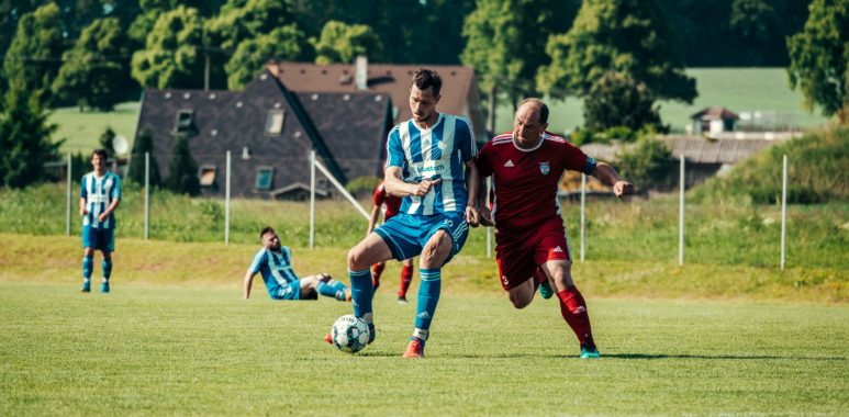 Tomáš Faltýnek není jen rozený střelec, ale připravil spoluhráčům dvě vyložené šance, které skončili v brance